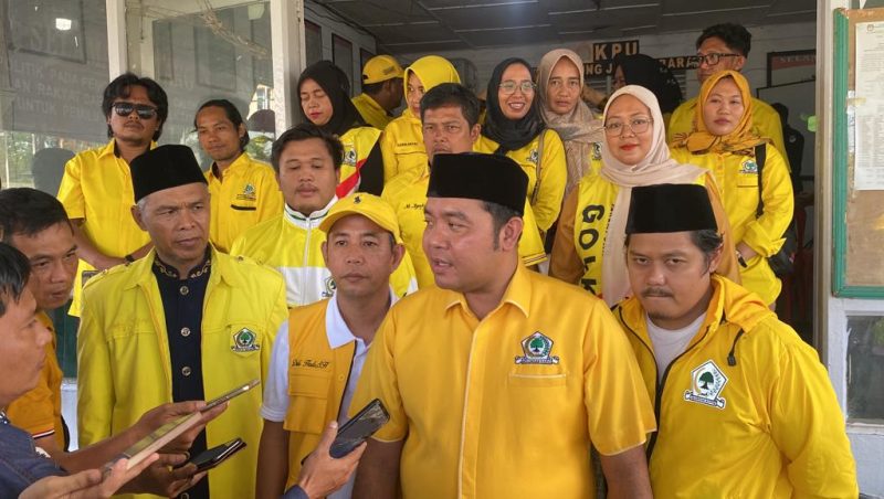 DPD Partai Golkar Tanjab Barat Resmi Daftarkan 35 Bacaleg Ke KPU Minggu (14/05/23).