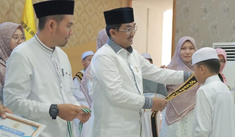 Bupati Tanjung Jabung Barat Drs. H. Anwar Sadat, M. Ag hadiri Wisuda Tahfidz Qur'an ke V ( Lima) Yayasan Al Hikmah Kuala Tungkal Tahun 2023. Sabtu ( 17/06/2023).