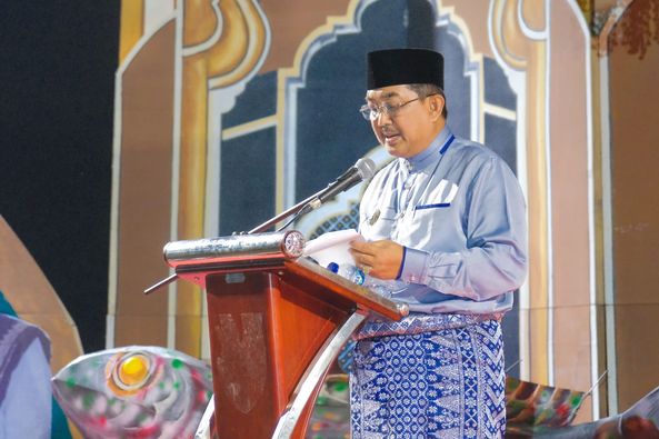 Bupati Buka Secara Resmi MTQ ke-51 Tingkat Kabupaten Tanjab Barat di Desa Dataran Kempas Senin Malam (13/11/23).