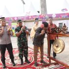 Bupati Tanjung Jabung Barat, Drs. H. Anwar Sadat M,Ag, membuka secara resmi Bazar Ekonomi Kreatif Ramadhan tahun 2024 di Alun-alun Kota Kuala Tungkal. Jum'at (15/3/2024).