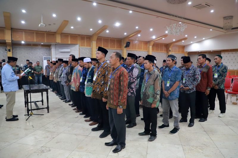 Bupati Tanjung Jabung Barat, Drs. H. Anwar Sadat, M.Ag, secara resmi mengukuhkan pengurus Forum Kerukunan Umat Beragama (FKUB) Kecamatan se-Kabupaten Tanjung Jabung Barat Kamis (22/08/24)