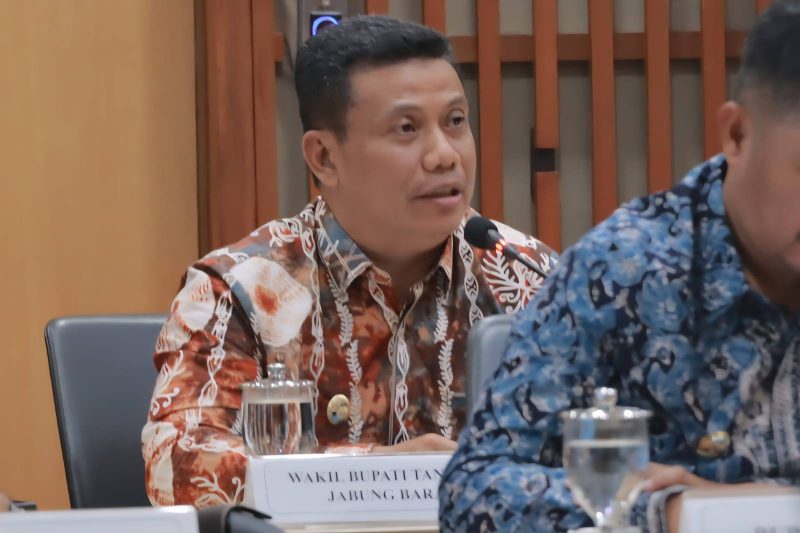 Wakil Bupati Tanjab Barat Dr. H. Katamso, SA, SE, ME Saat audiensi bersama Gubernur Jambi dan Kepala Daerah se-Provinsi Jambi di Kemendasmen RI Kamis (03/07/25)