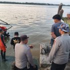 Tim SAR Gabungan saat melakukan pencarian Jasad Korban M. Iqbal Jum'at (19/09/25)