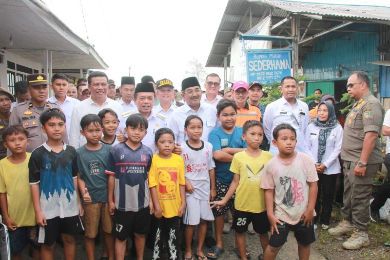 Gubernur Jambi, Bupati dan Wabup Turun Langsung Bantu Korban Kebakaran Teluk Nilau Rabu (06/05).