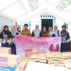 Ketua GOW Tanjab  Barat Marina Septiani Katamso, S.IP Didampingi Sekretaris Camat Pengabuan dan Lurah Teluk Nilau saat sambangi lokasi kebakaran Senin (11/05/26).